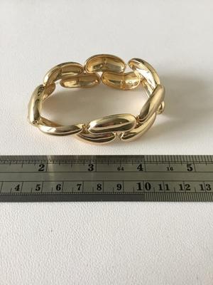 Gold tone stretchy fashion bracelet