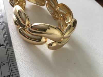 Gold tone stretchy fashion bracelet