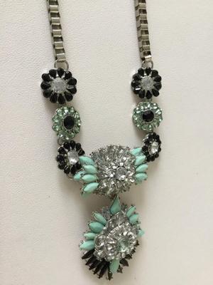 Beautiful rhinestone statement necklace