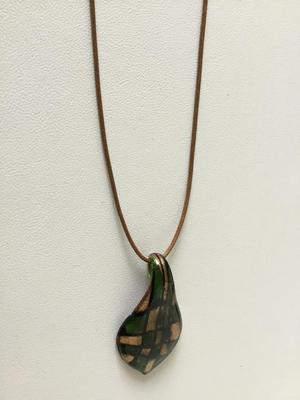 Beautiful glass type pendant fashion necklace