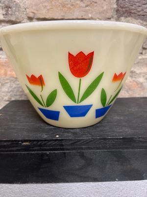 Tulip bowls and berry bowl set