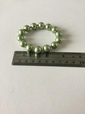 Green beaded stretchy bracelet