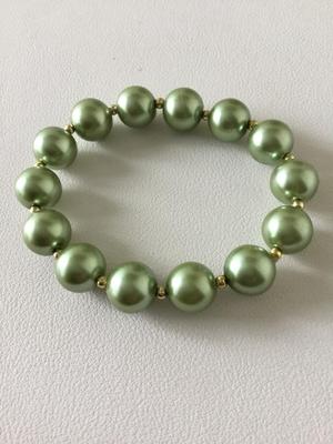 Green beaded stretchy bracelet