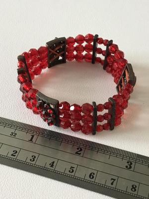 Red fashion beaded stretchy bracelet