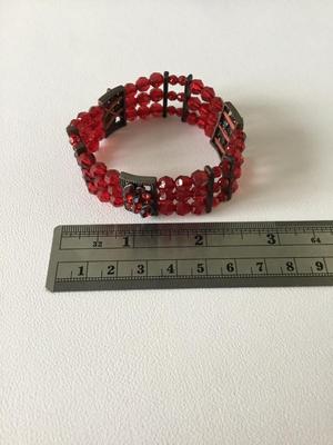 Red fashion beaded stretchy bracelet