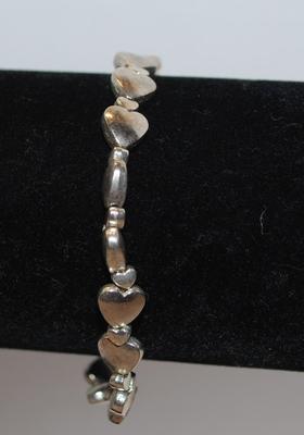 Expandable Silver Tone Hearts Bracelet 6"