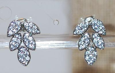 5 Point Leaf Clear Stone Post Earrings Set ¾" x ½"