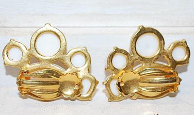 VINTAGE 1940's WHITE Bakelite "EGGS" Earrings (1¼" x 1") on a Bright Gold Tone Setting & Clip Clasps