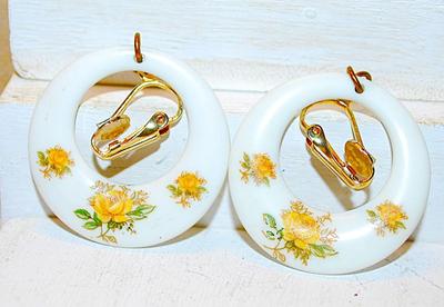 VINTAGE 1950-1960's 2 Sided Ceramic Yellow Flowered Earrings (1¼" Diam.) with an English Lock Clasp