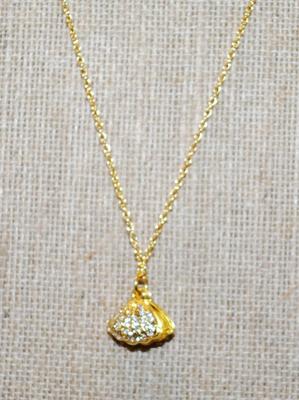 "Shell & Pearl" PENDANT (¼" x ¼") on a Gold Tone Necklace Chain Marked .925 18" L