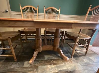 Oak Table with 6 chairs and 1 leaf