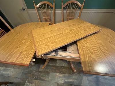 Oak Table with 6 chairs and 1 leaf