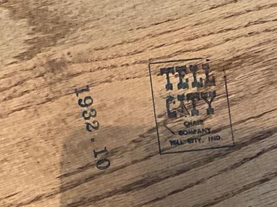 Oak Table with 6 chairs and 1 leaf