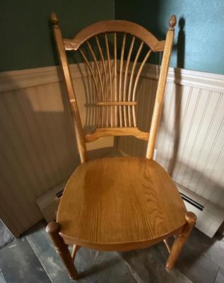 Oak Table with 6 chairs and 1 leaf