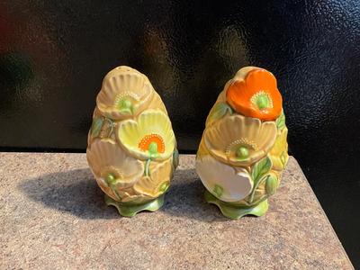 Vintage Salt/Pepper Shakers