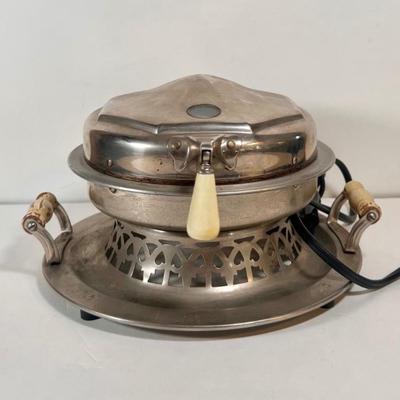 LOT 63K: Vintage Meriden Homelectrics Waffle Maker