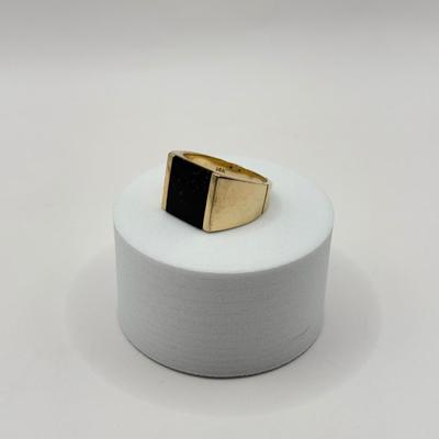 LOT 81J: 14k Black Onyx Gold Statement Ring Size 9.5 (12.8gtw)