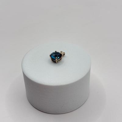 LOT 82J: 14k White Gold Teal Blue Topaz Pendant (1.2gtw)