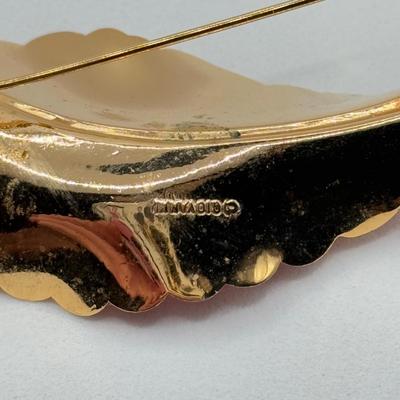 LOT 91J: Stretch Beaded Cuff Bracelet, Rhinestone Sweater Clip, Rings (Sz 5.5, 9, 11.5), Pins & Brooches