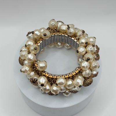 LOT 91J: Stretch Beaded Cuff Bracelet, Rhinestone Sweater Clip, Rings (Sz 5.5, 9, 11.5), Pins & Brooches