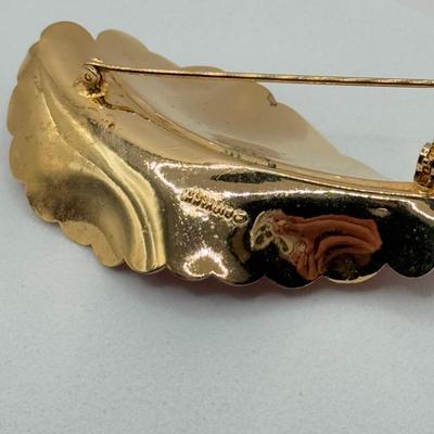 LOT 91J: Stretch Beaded Cuff Bracelet, Rhinestone Sweater Clip, Rings (Sz 5.5, 9, 11.5), Pins & Brooches