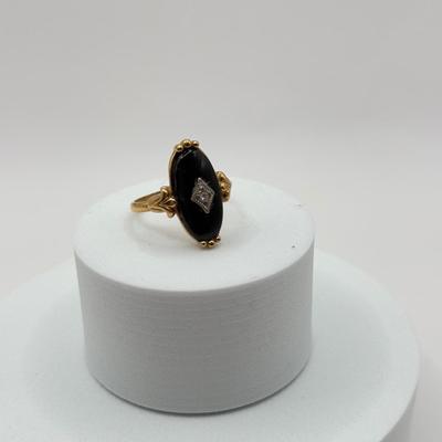 LOT 91J: Stretch Beaded Cuff Bracelet, Rhinestone Sweater Clip, Rings (Sz 5.5, 9, 11.5), Pins & Brooches