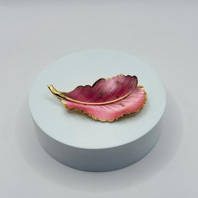 LOT 91J: Stretch Beaded Cuff Bracelet, Rhinestone Sweater Clip, Rings (Sz 5.5, 9, 11.5), Pins & Brooches