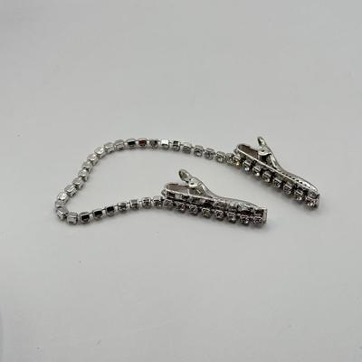 LOT 91J: Stretch Beaded Cuff Bracelet, Rhinestone Sweater Clip, Rings (Sz 5.5, 9, 11.5), Pins & Brooches