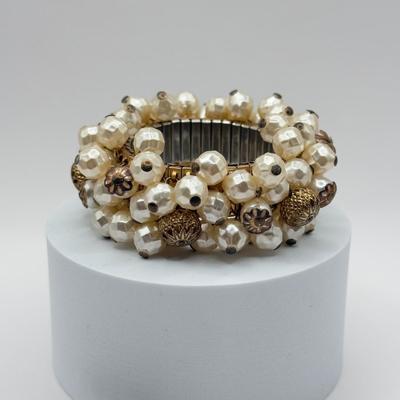 LOT 91J: Stretch Beaded Cuff Bracelet, Rhinestone Sweater Clip, Rings (Sz 5.5, 9, 11.5), Pins & Brooches