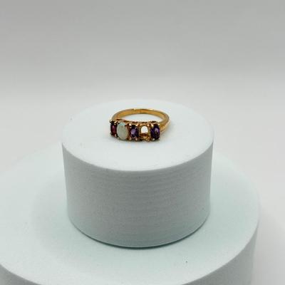 LOT 91J: Stretch Beaded Cuff Bracelet, Rhinestone Sweater Clip, Rings (Sz 5.5, 9, 11.5), Pins & Brooches