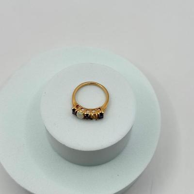 LOT 91J: Stretch Beaded Cuff Bracelet, Rhinestone Sweater Clip, Rings (Sz 5.5, 9, 11.5), Pins & Brooches