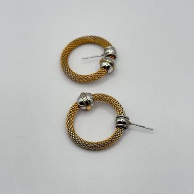 LOT 92J: Goldtone Jewelry - 17" Shell Necklace, Bracelets & Pierced Earrings