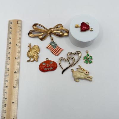 LOT 93J: Holiday Jewelry Collection