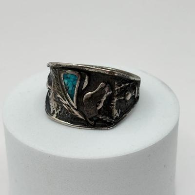 LOT 100J: Turquoise Cat Ring Size 13, Pendant w/ 18" Necklace & 6.5" Native American Style Charm Bracelet