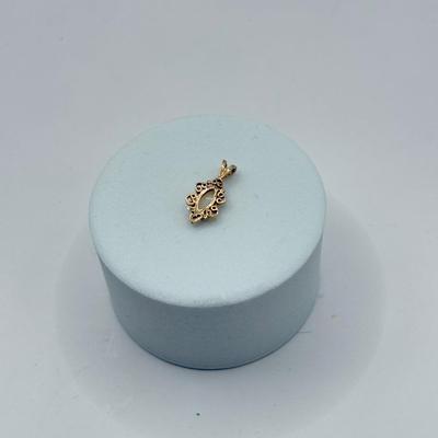 LOT 102J: 10k Gold Opal Pendant (0.7gtw)