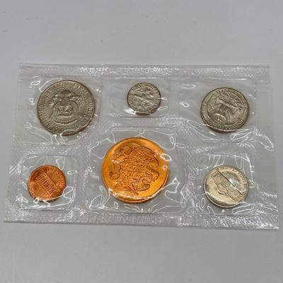 LOT 103J: 1977 Philadelphia Mint Proof Set & Colorized $2 Bill w/ COA