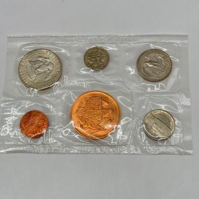 LOT 103J: 1977 Philadelphia Mint Proof Set & Colorized $2 Bill w/ COA