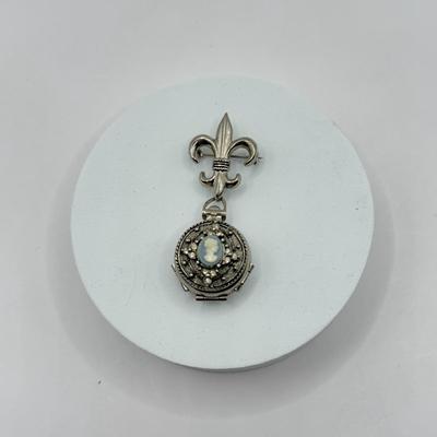 LOT 105J: Vintage Coro Cameo Locket Brooch