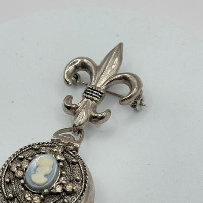 LOT 105J: Vintage Coro Cameo Locket Brooch
