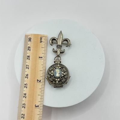 LOT 105J: Vintage Coro Cameo Locket Brooch