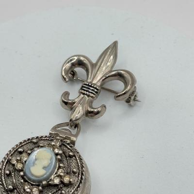 LOT 105J: Vintage Coro Cameo Locket Brooch