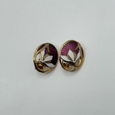 LOT 108J: 1/20 14k Gold Filled Pen, Vintage Stratton Compact, Teal Jewelry Bag & Clip on Earrings