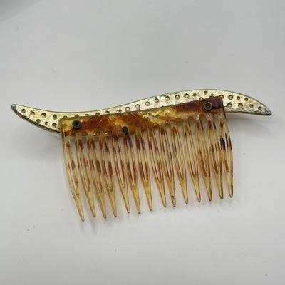 LOT 109J: Vintage “Pearl” Collection - Hair Comb & Necklaces