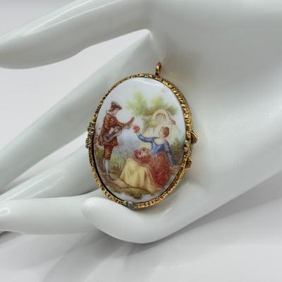 LOT 112J: Vintage 1960s Hand Painted Compact Perfume Case Pendant