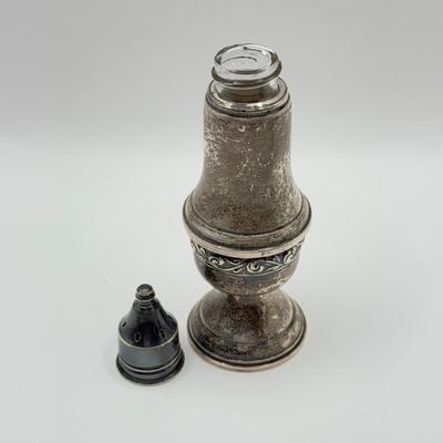 LOT 123K: Vintage Weighted Sterling Silver AMC Salt & Pepper Shakers 636