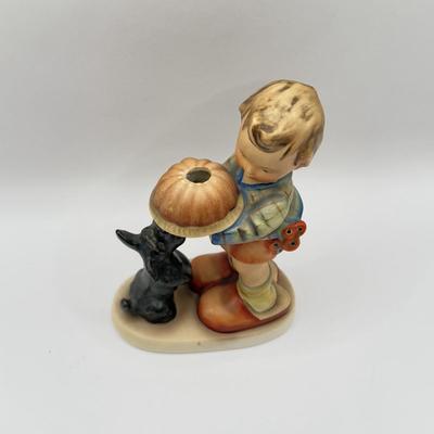 LOT 135K: Vintage Goebel MI Hummel "Begging His Share" Porcelain Figurine