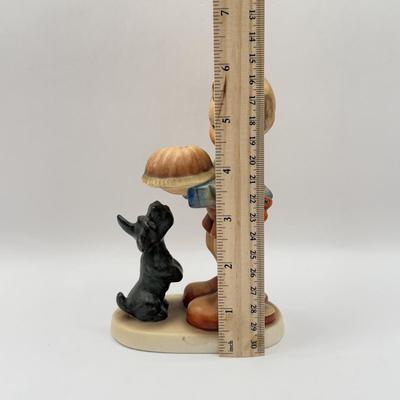 LOT 135K: Vintage Goebel MI Hummel "Begging His Share" Porcelain Figurine