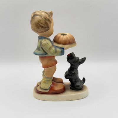 LOT 135K: Vintage Goebel MI Hummel "Begging His Share" Porcelain Figurine
