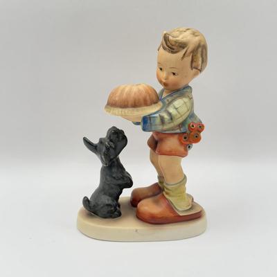 LOT 135K: Vintage Goebel MI Hummel "Begging His Share" Porcelain Figurine