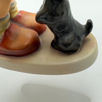LOT 135K: Vintage Goebel MI Hummel "Begging His Share" Porcelain Figurine